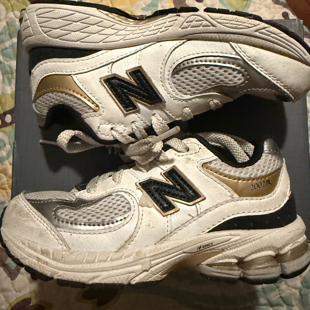 New Balance 2002R - Picture 2 of 5